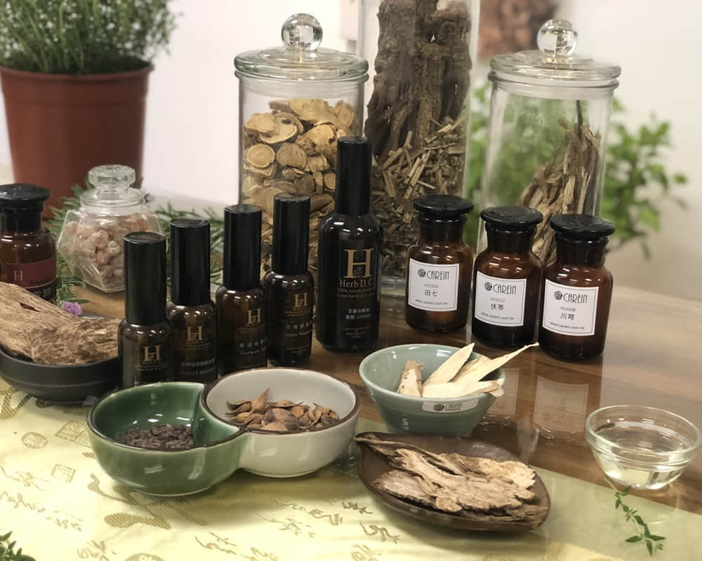 S__762429591000 經前乳房漲痛該怎麼用精油？