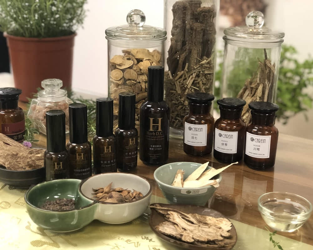 S__762429661000 女人那些事—調經止痛的當歸益母草精油經絡按摩法