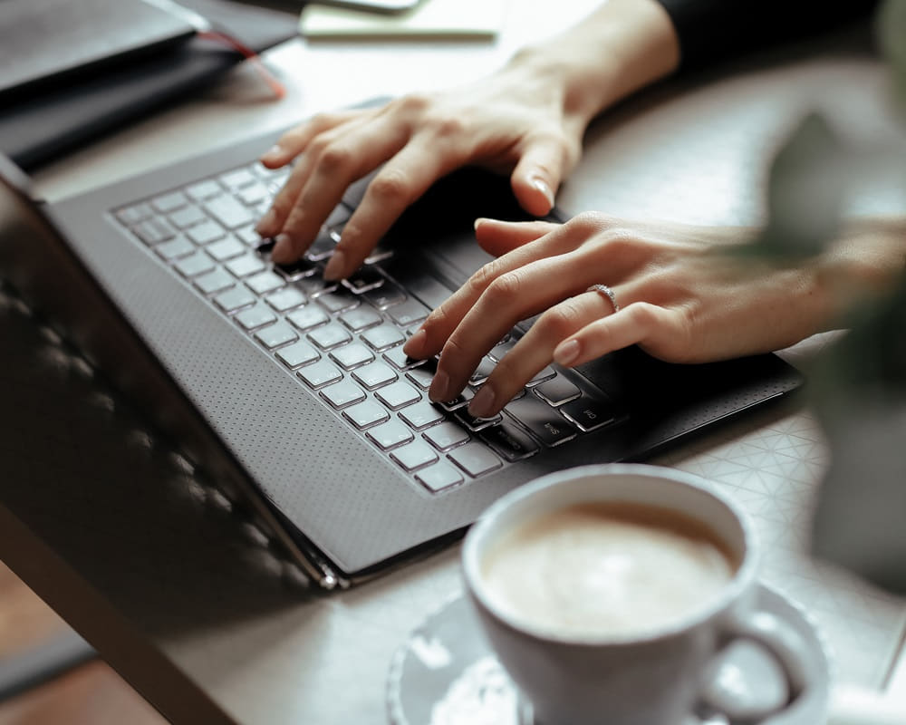 beautiful-young-woman-home-office-working-from-home-teleworking-concept1000 擺脫心理性罷工，還需調動你的陽氣