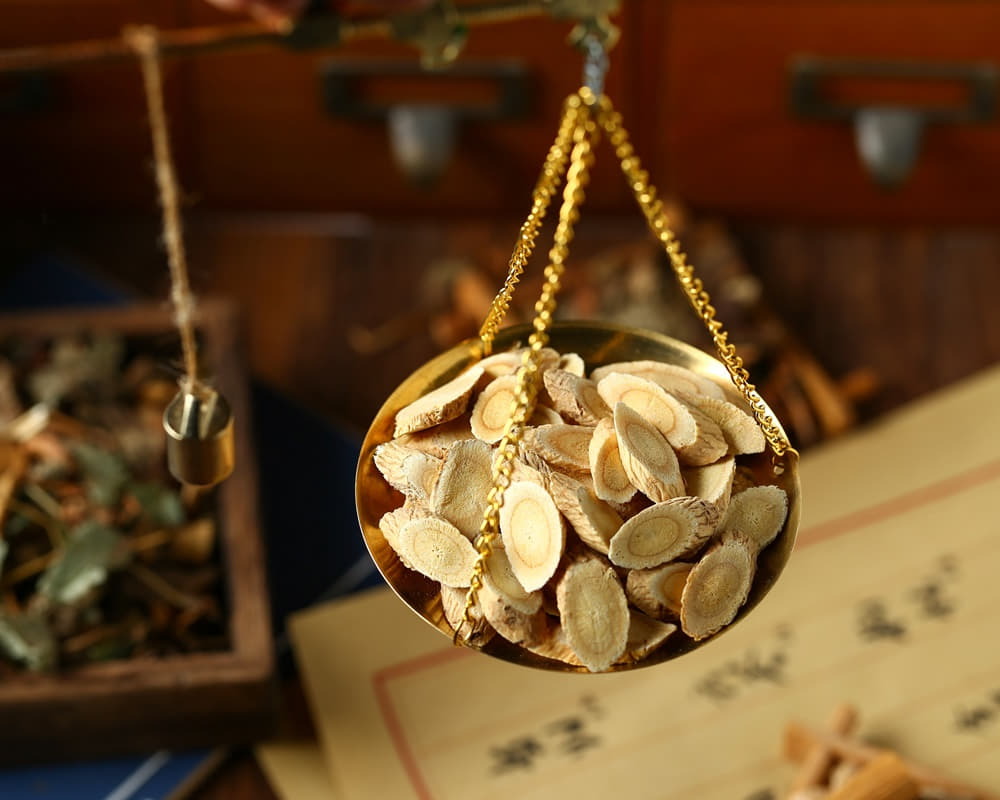 chinese-traditional-herbal-medicine-steelyard-translation-reads-as-chinese-herbal-therapy-11000 苦參精油功效百科