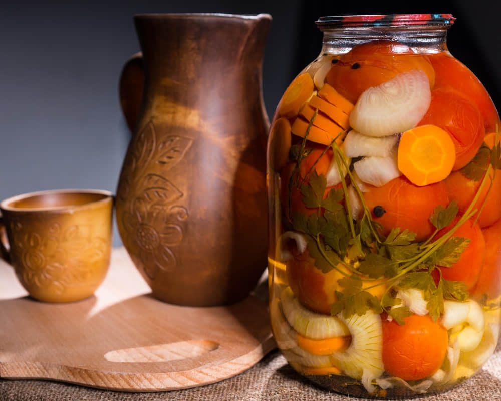 jar-pickled-vegetable-preserves-table-surface-carved-wooden-handicrafts-wood-pitcher-cup-bowl-wooden-cutting-board1000800 癌細胞是怎麼生成的？生活中被證實的致癌物有哪些？