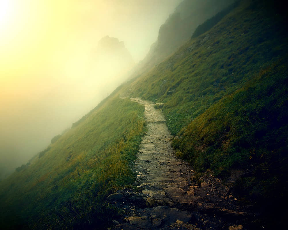 mountains-landscape1000800 為了給別人撐傘而淋濕了自己，善良的前提是善待自己