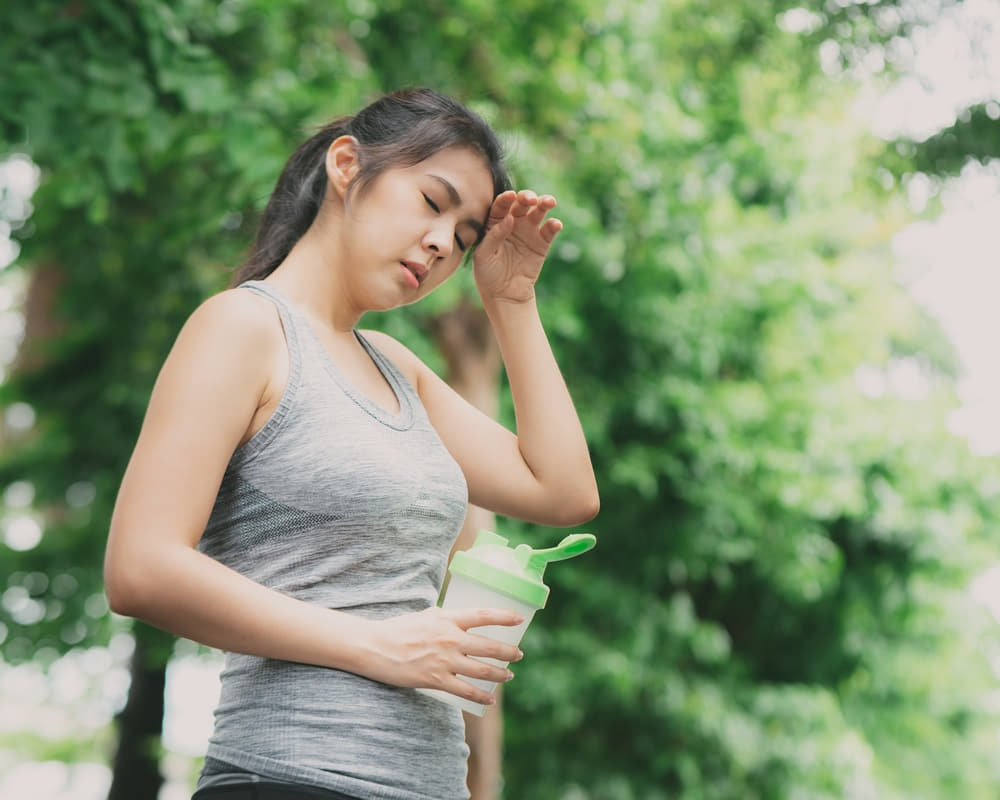 tried-woman-runner-exhausted-park1000800 身體氣虛的專家：牛膝草莪朮漢方精油按摩油的精油經絡應用法