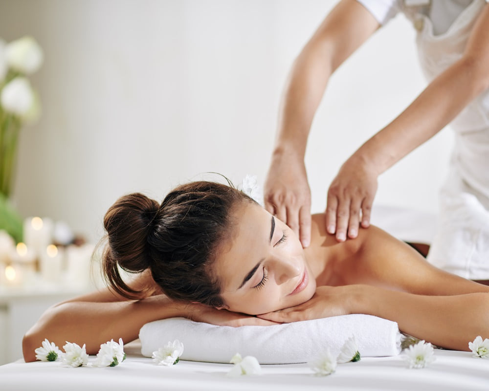 woman-getting-back-massage1000800 甲狀腺功能異常可以使用精油嗎?