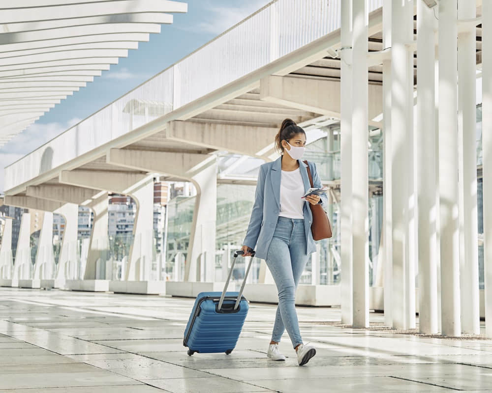 woman-with-luggage-during-pandemic-airport1000 擺脫心理性罷工，還需調動你的陽氣