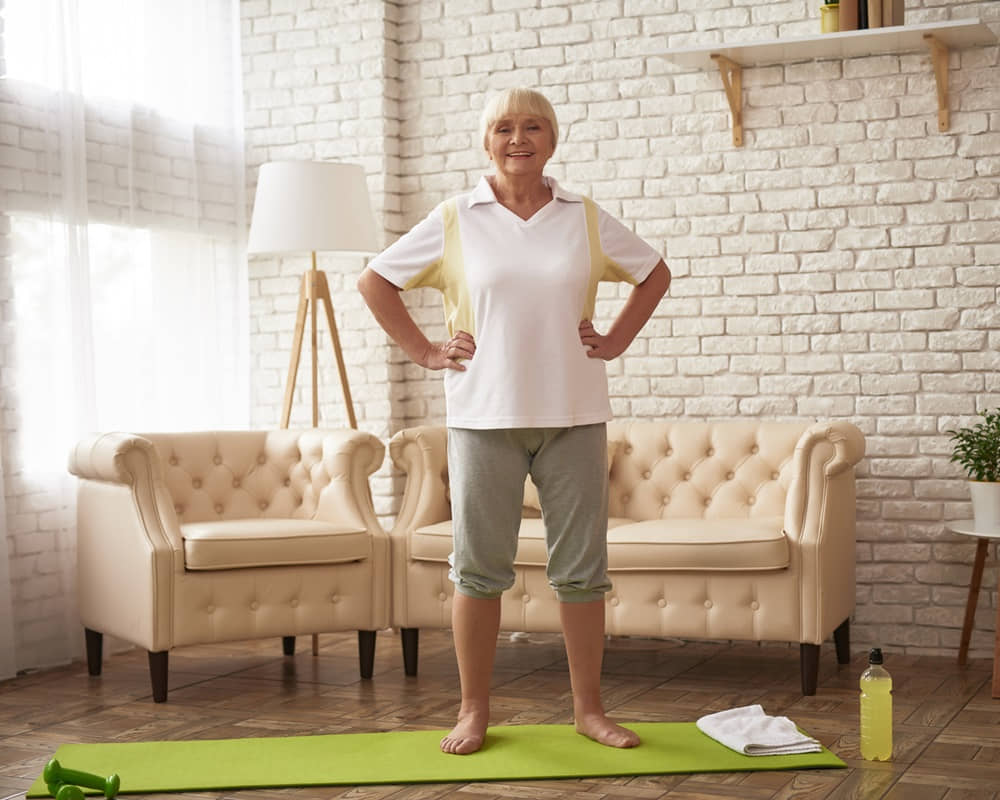 workout-home-old-woman-with-hands-waist1000800 脾藏意，你的期望與擔憂都藏在脾裡