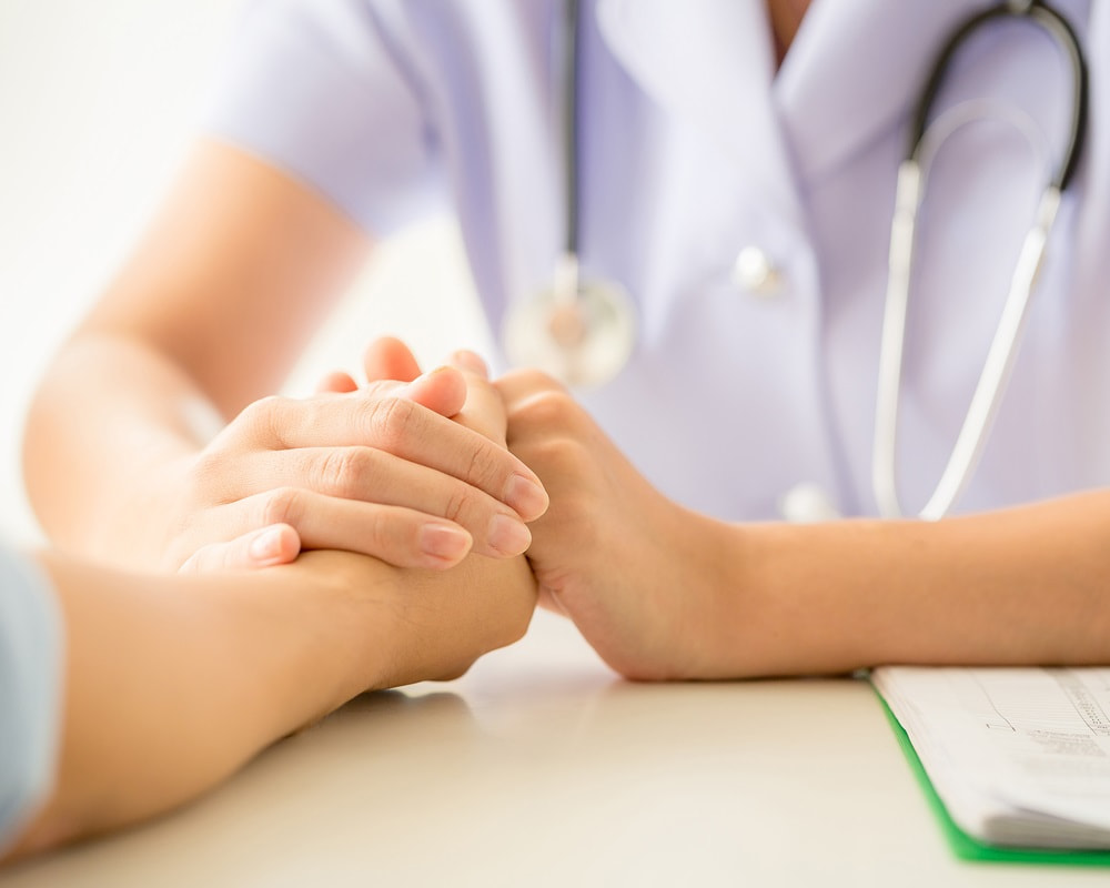 female-psychologist-consulting-patient-desk-hospital1000800 中醫談改變命運的七個終極方法
