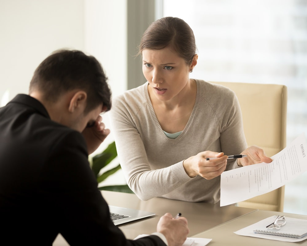 business-lady-insists-changing-contact-text_anger 怎麼克服害羞的心理？不再害羞你也做得到