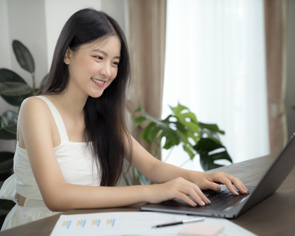asian-girl-typing-data-her-computer-notebook-prepare-her-report_1000800correct 上過課的學員怎麼說?