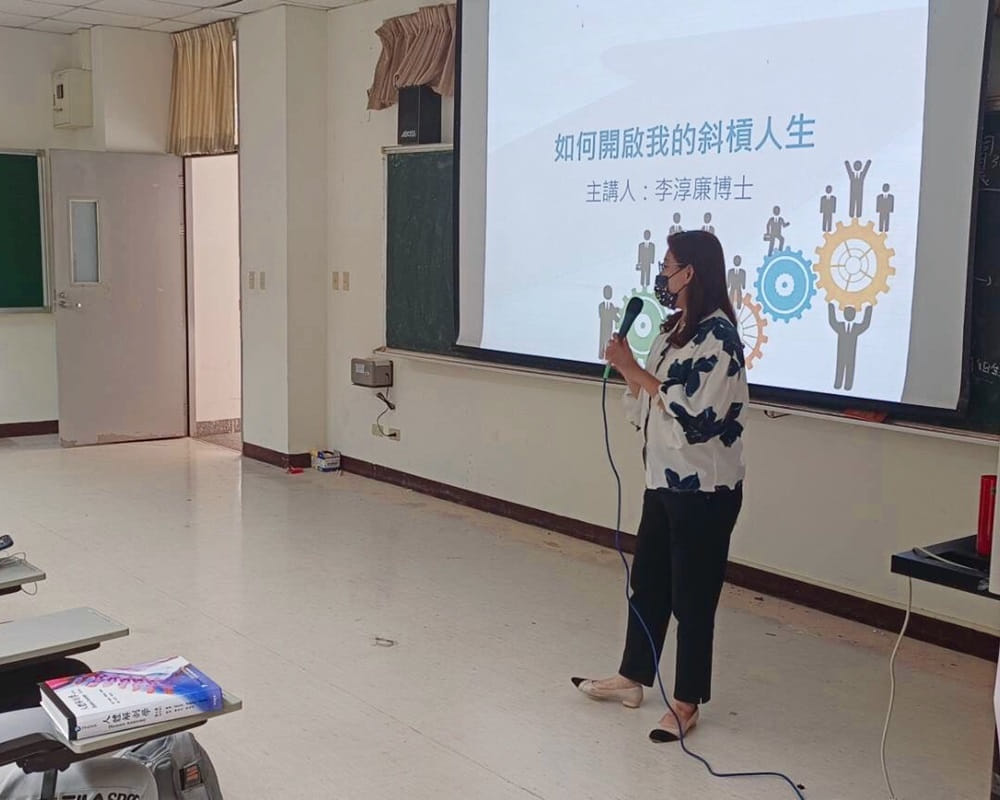 S__123740216_20221102_1000800 李淳廉博士亞洲大學分享斜槓人生 護理系學生受益良多