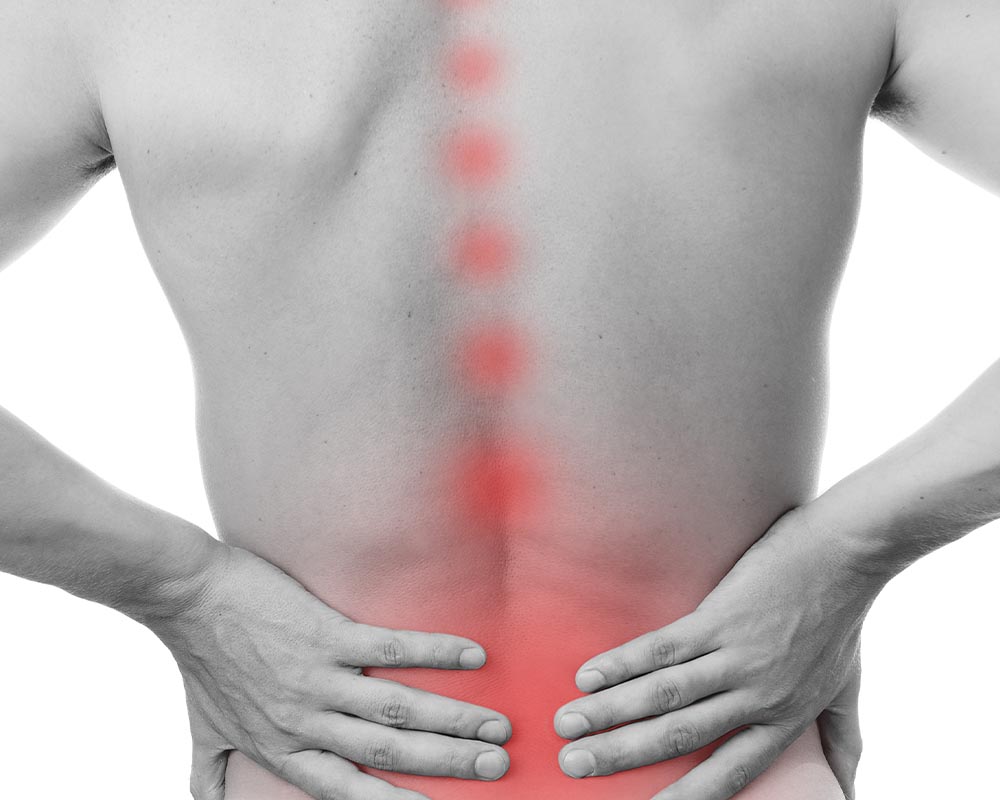 shutterstock_189716345-1 腰椎間盤突出導致的腰痛，中醫經絡三招緩解